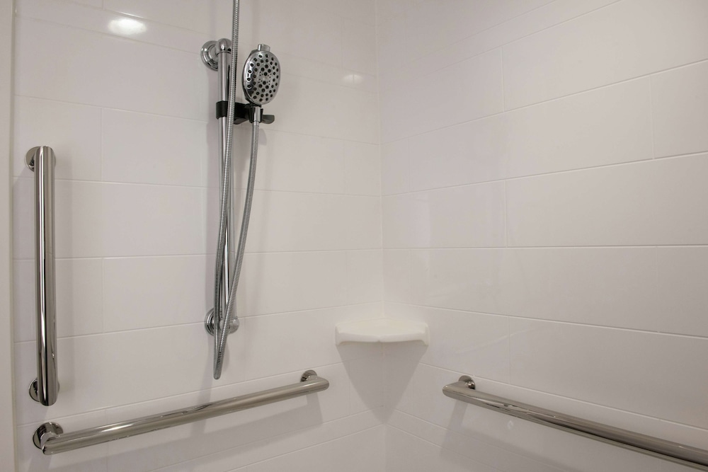 Hampton Inn & Suites Legacy Park Frisco - photo 40