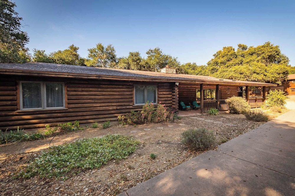 Oakwood Lodge 21591802 — Nipomo