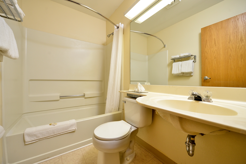 Americas Best Value Inn East Syracuse - photo 16