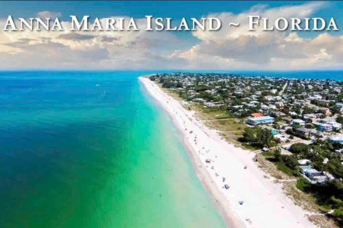 Spacious 5BR Private Home Private Pool & Salt Water Spa Minutes from Beaches — 4-Star Luxury Hotel in Bradenton, United States