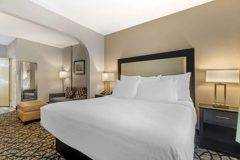 Best Western Plus Des Moines West Inn & Suites - photo 39