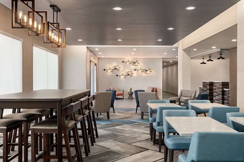 La Quinta Inn & Suites by Wyndham San Bernardino - photo 4