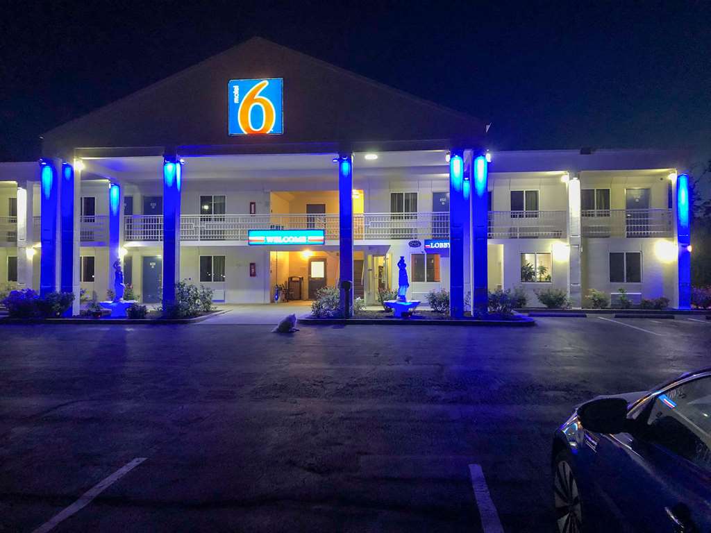 Motel 6 Martinsburg WV - featured photo