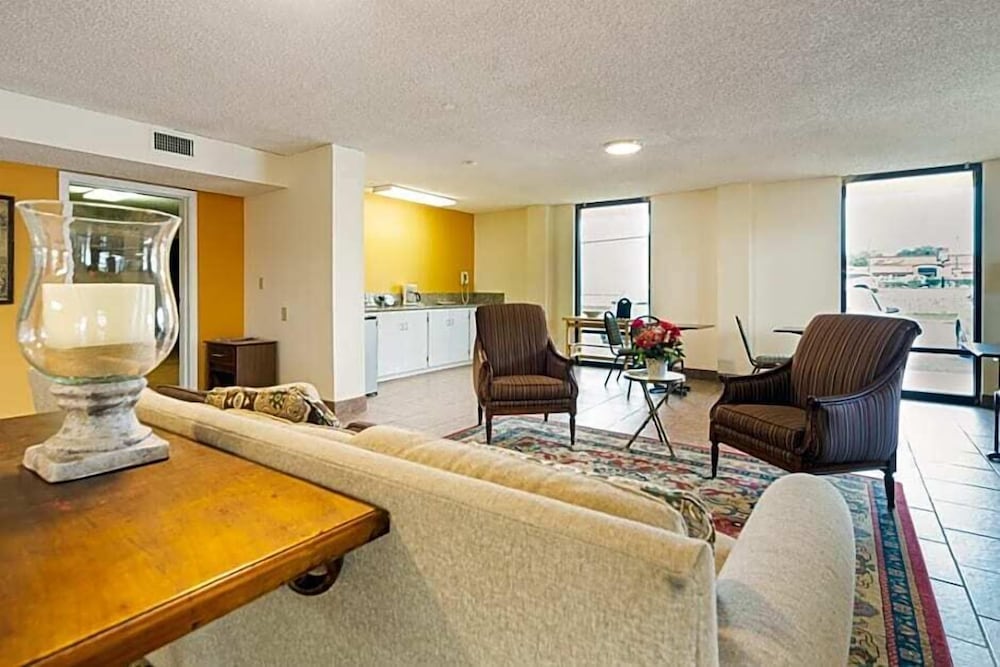 Days Inn by Wyndham Atmore - photo 25