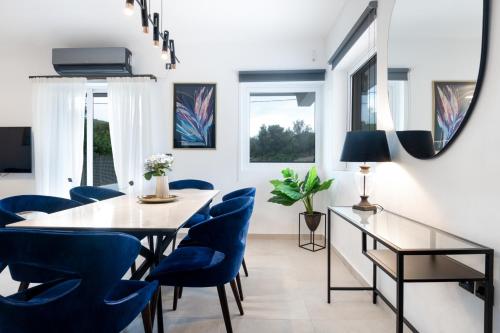 Iliada Luxury Apartment — 4-Star Luxury Hotel in Limin Mesoyaias, Greece