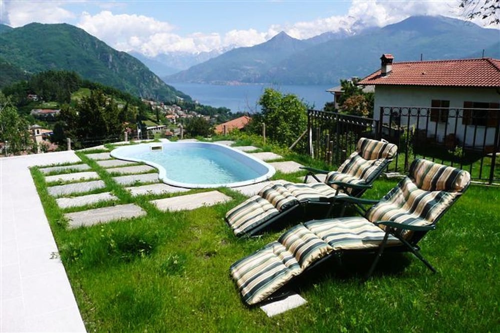 Clubhouse With 4 Bedrooms And 2 Bathrooms — Menaggio