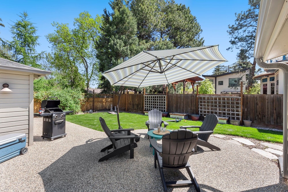 Mountain Ave Retreat Walk to Old Town Fun in Fort Collins, United States