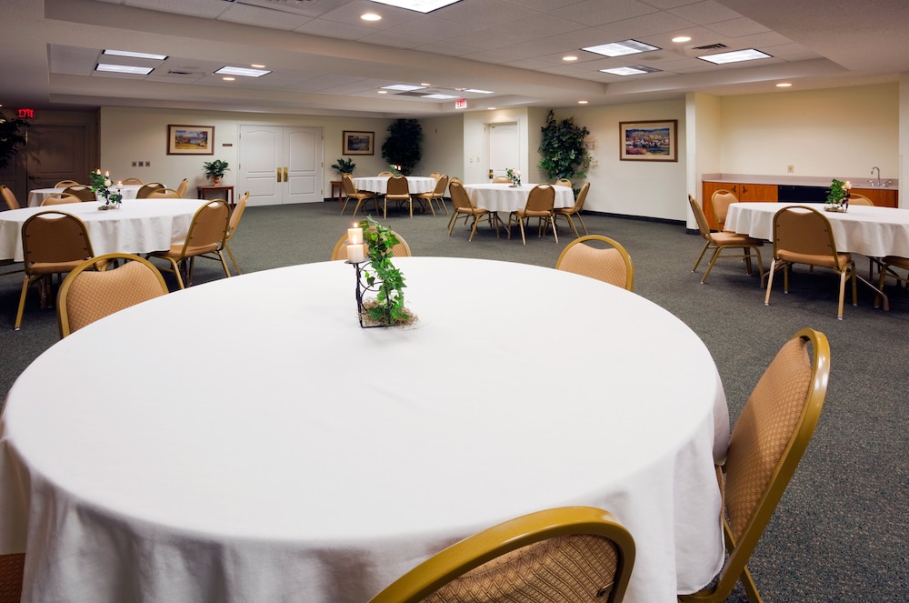 Holiday Inn Express & Suites Winner by IHG - photo 38