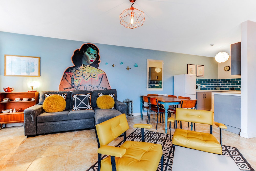Riverside Apartment — 4-Star Luxury Hotel in Derry, United Kingdom
