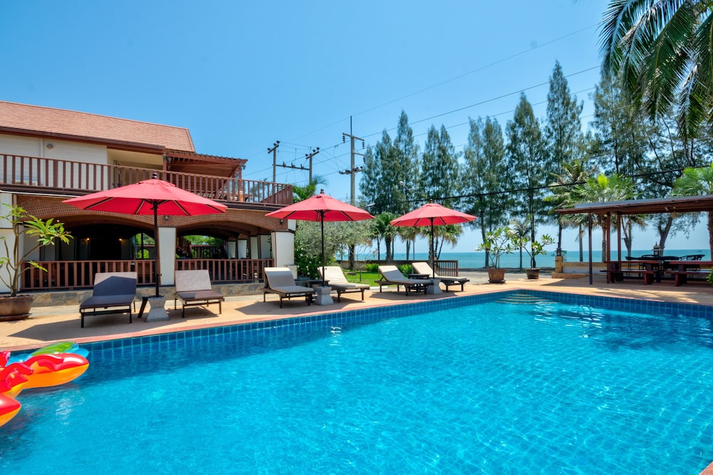 Palm Beach Resort - carbon neutral hotel in Pran Buri
