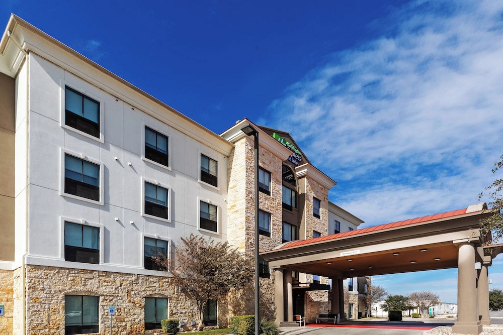 Holiday Inn Express & Suites Del Rio by IHG - photo 73
