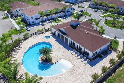 New in the market townhouse in West Lucaya — 4-Star Luxury Hotel in Kissimmee, United States
