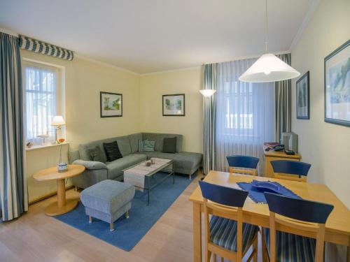 Dünenpark Binz Komfort Ferienwohnung mit 1 Schlafzimmer und Balkon im Obergeschoss 143 — 4-Star Luxury Hotel in Ostseebad Binz, Germany