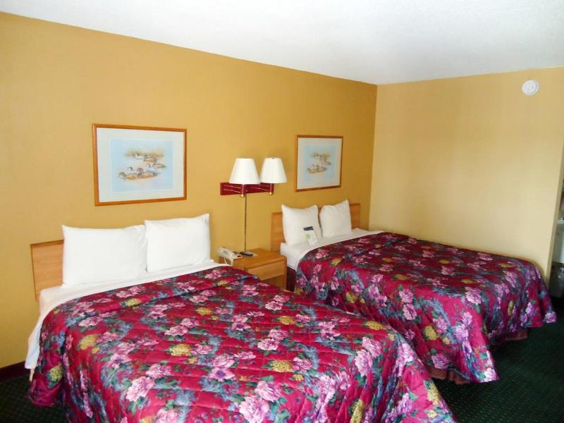 Econo Lodge - photo 38