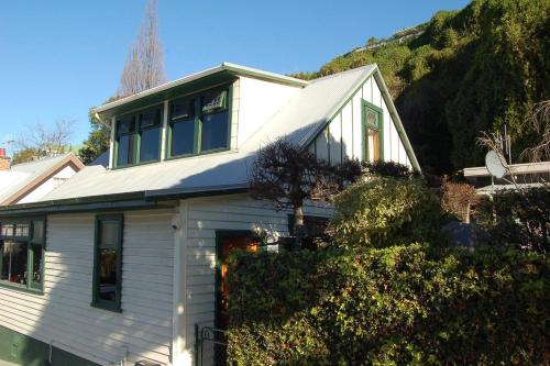 Shakespeare Cottage — 4-Star Luxury Hotel in Napier, New Zealand