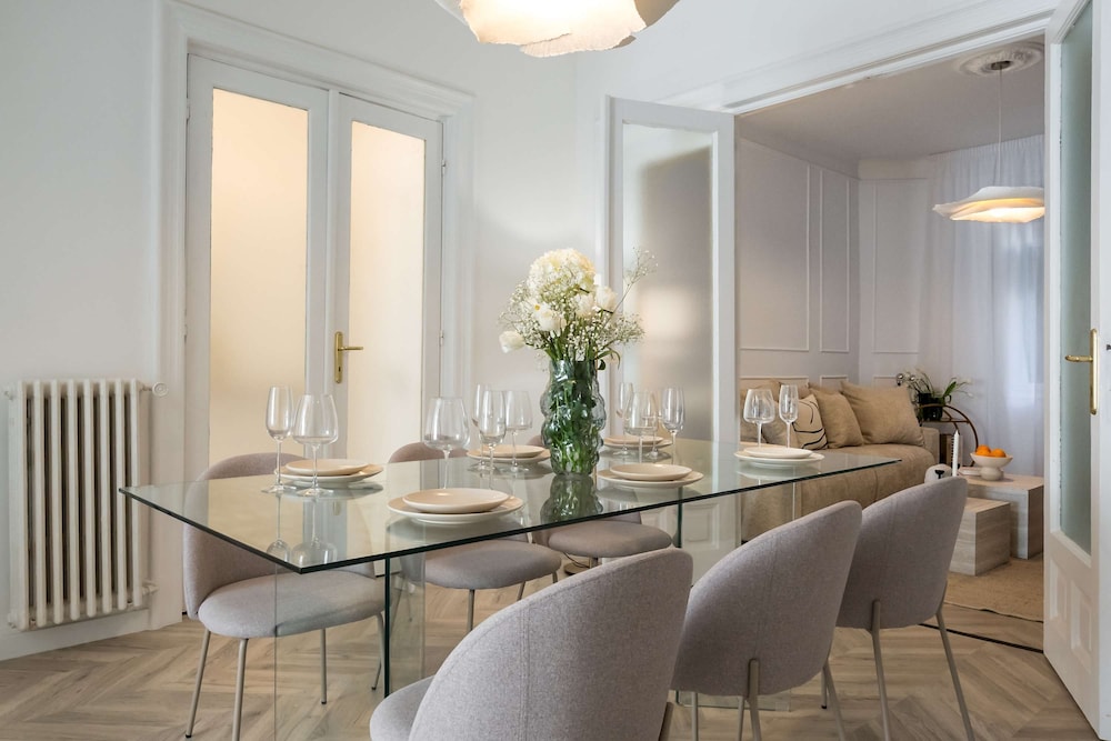 Playful & Trendy 2BR on Regina Elisabeta Steps to Cismigiu Gardens Bathtub & Boulevard Views — 4-Star Luxury Hotel in Bucharest, Romania