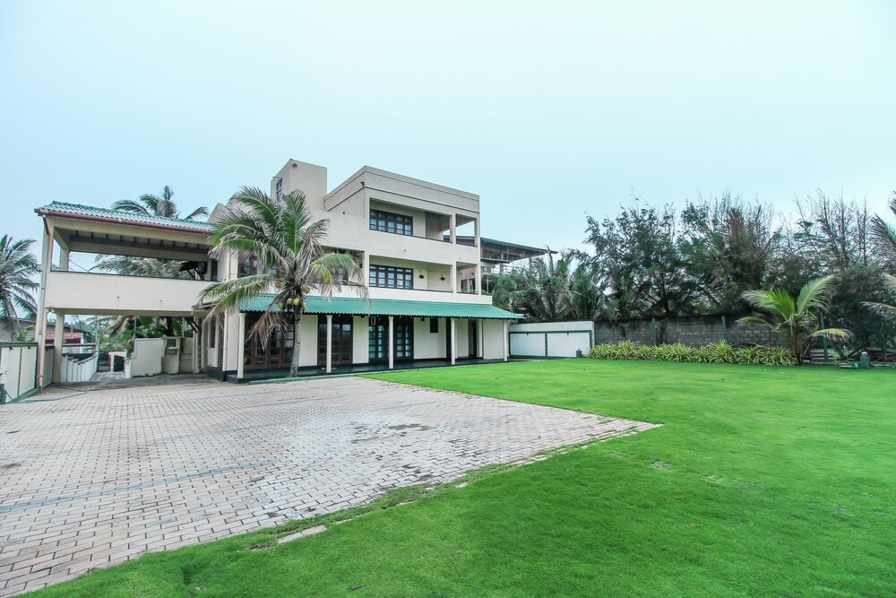 OYO 340 Infinity Ocean Resort in Wattala, Sri Lanka
