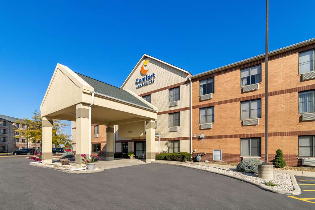 Comfort Inn & Suites near Tinley Park Amphitheater — hotel in Tinley Park