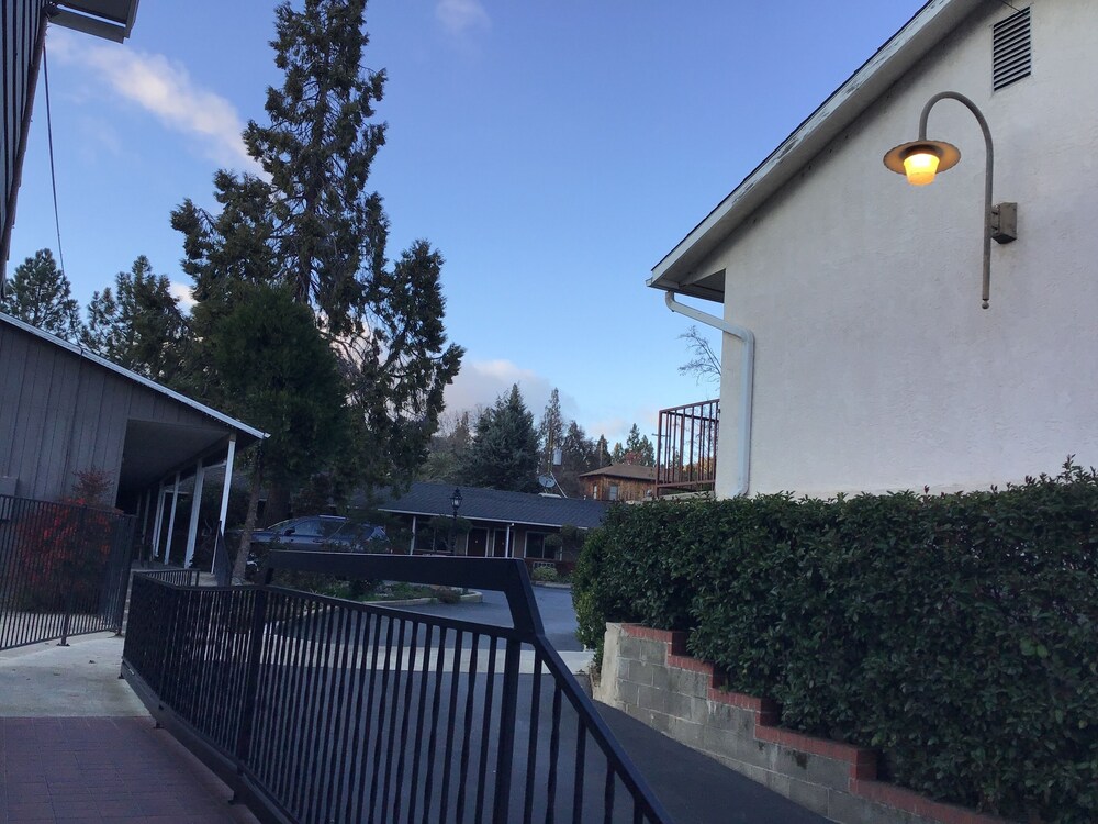 Mariposa Lodge - photo 15