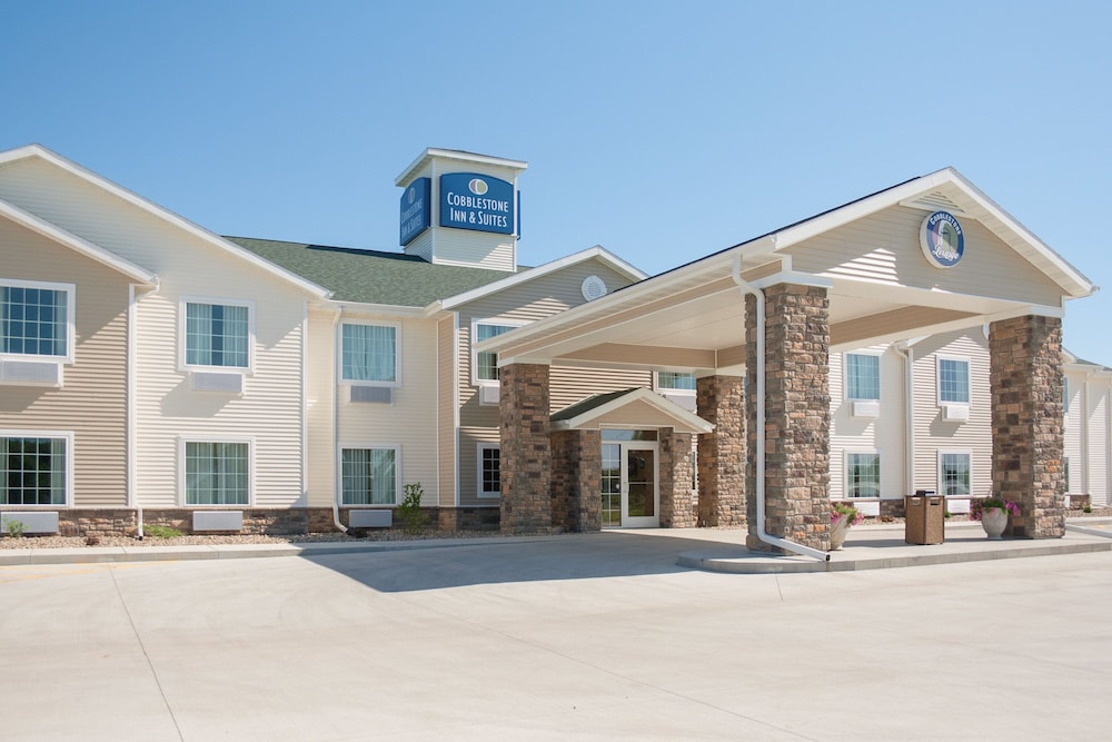 Cobblestone Inn & Suites Winterset IA - photo 2
