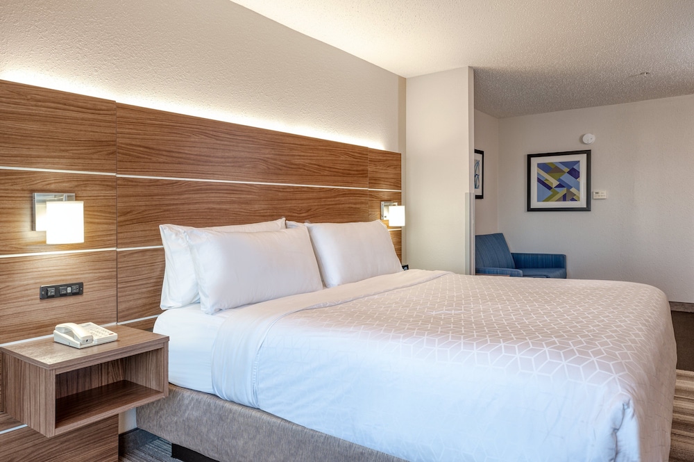 Holiday Inn Express & Suites Vandalia by IHG - photo 23