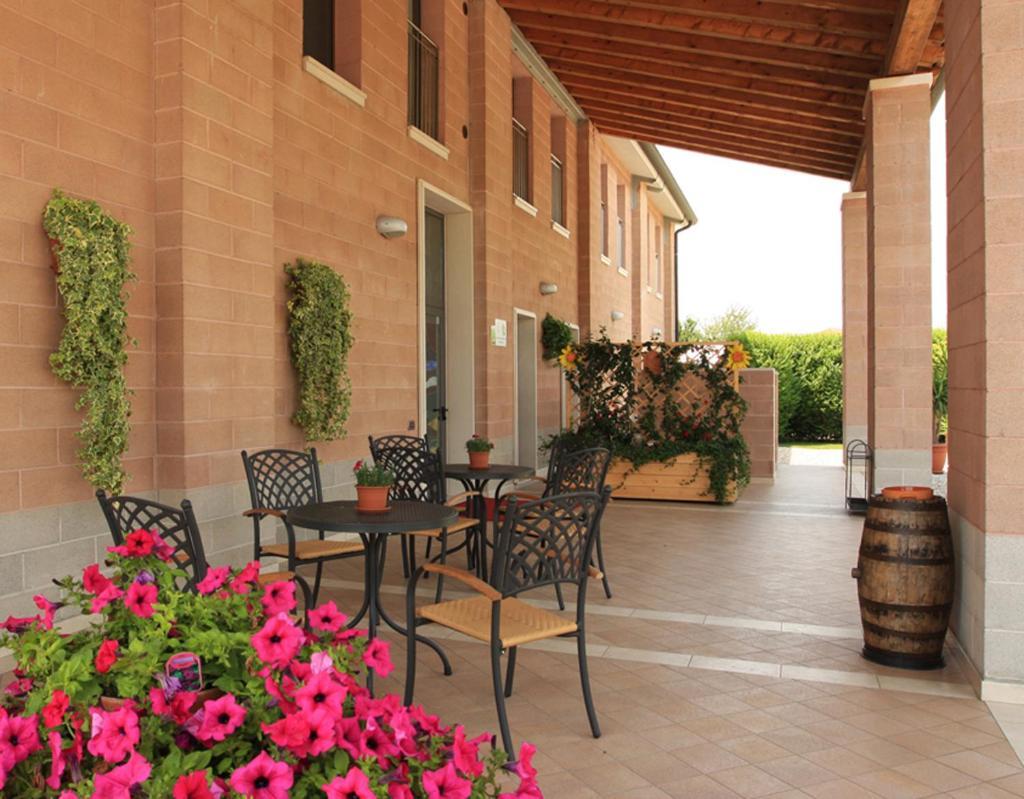 Agriturismo B&B Il Girasole — 4-Star Luxury Hotel in Mira Taglio, Italy