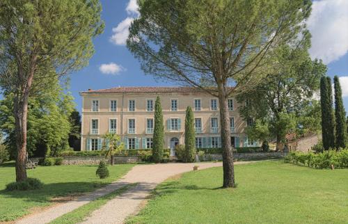 La Monestari Chambres D — 4-Star Luxury Hotel in Saint-Quentin-Fallavier, France