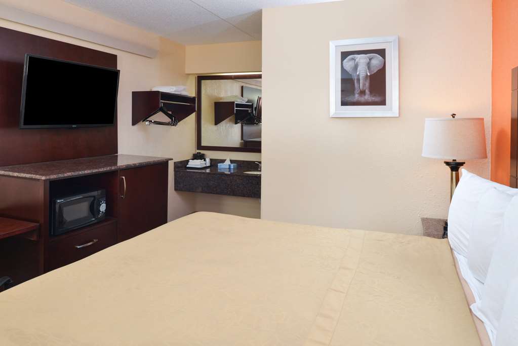 Americas Best Value Inn Pittsburgh Airport - photo 13