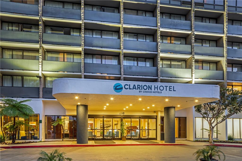 Clarion Hotel Anaheim Resort - photo 6