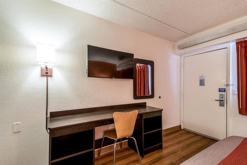 Motel 6 Birmingham AL - photo 7