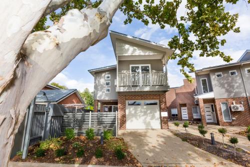Wagga Apartments #5 — 4-Star Luxury Hotel in Wagga Wagga, Australia