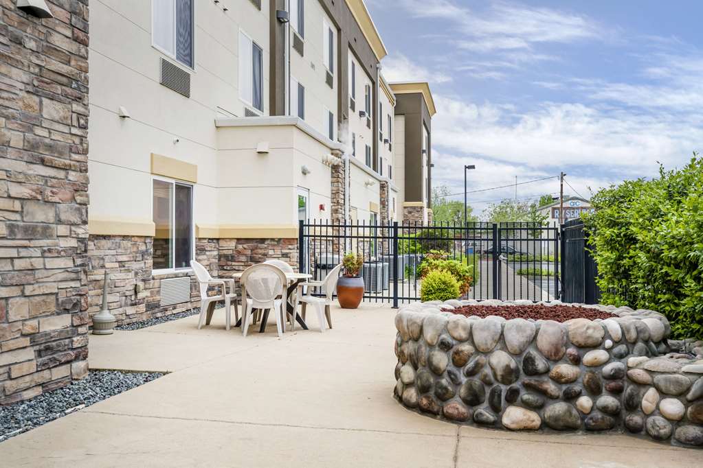 Comfort Suites Redding Shasta Lake - photo 3