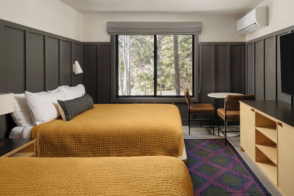 The Coachman Hotel - photo 26