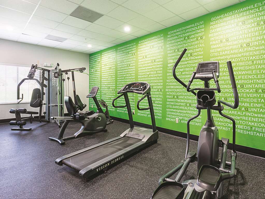 La Quinta Inn & Suites by Wyndham San Antonio Northwest - photo 14