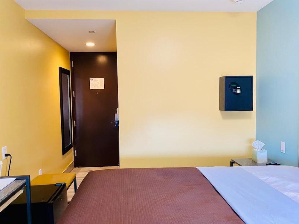 Rodeway Inn Near JFK Airport - photo 13