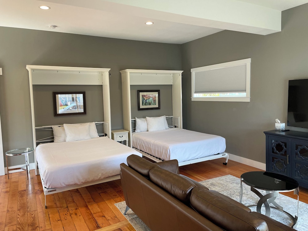 Majestic Inn & Spa - photo 16