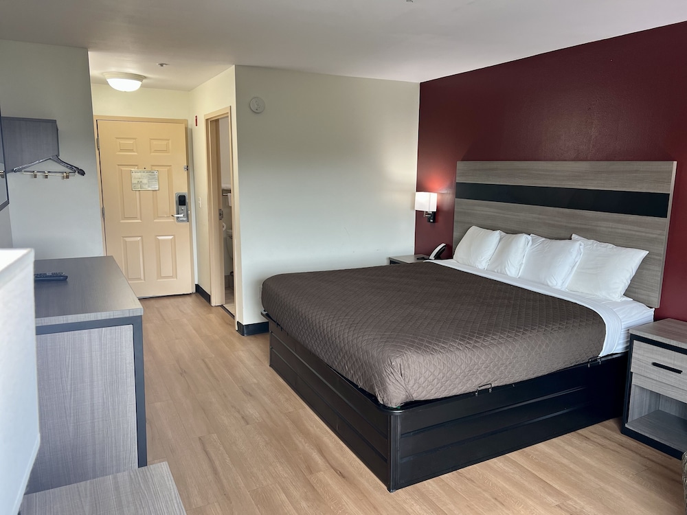Saffron Inn & Suites - photo 6