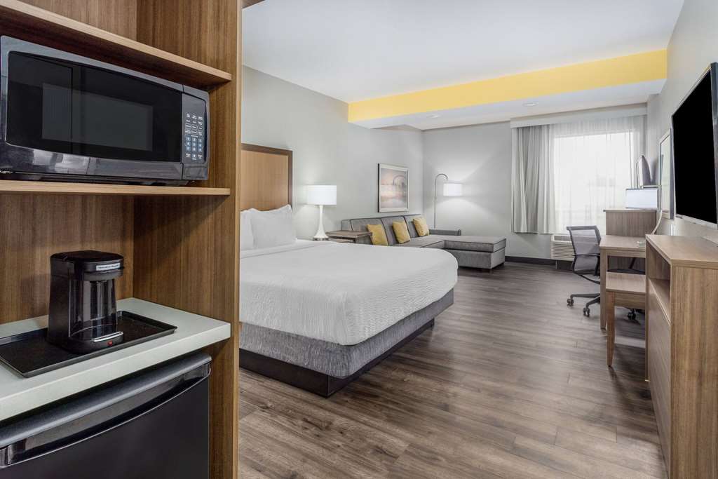 La Quinta Inn & Suites by Wyndham Valdosta - photo 44