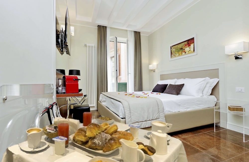 Piazza Venezia Grand Suite — 4-Star Luxury Hotel in Rome, Italy