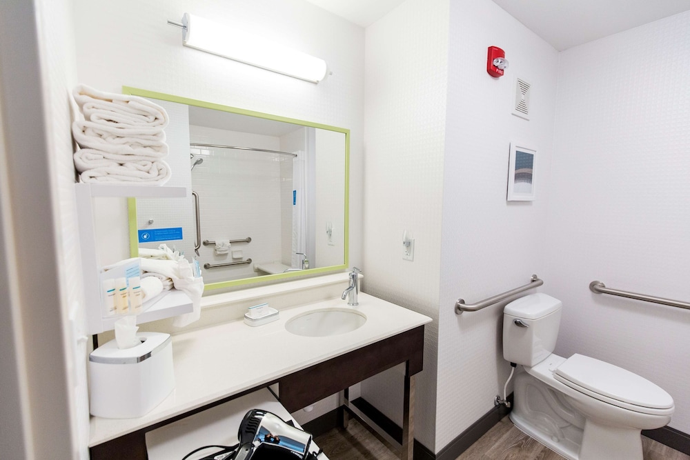 Hampton Inn Bismarck - photo 21