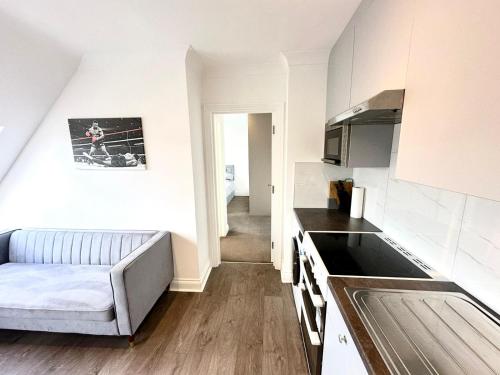 Stunning Modern Private Apartment 15 Mins To Central London — 5-Star Luxury Hotel in London, United Kingdom