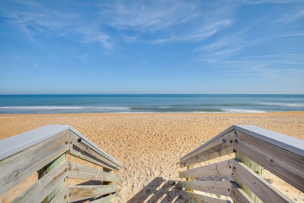 Community Pool: Coastal Escape in Flagler Beach — 4-Star Luxury Hotel in Flagler Beach, United States
