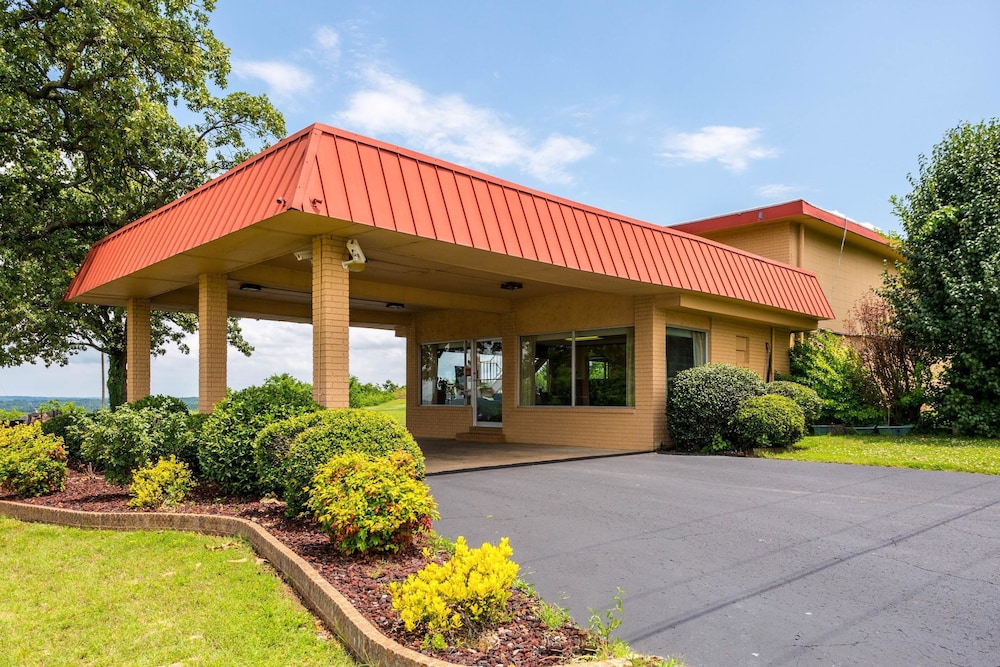Days Inn by Wyndham Batesville AR — hotel in Batesville