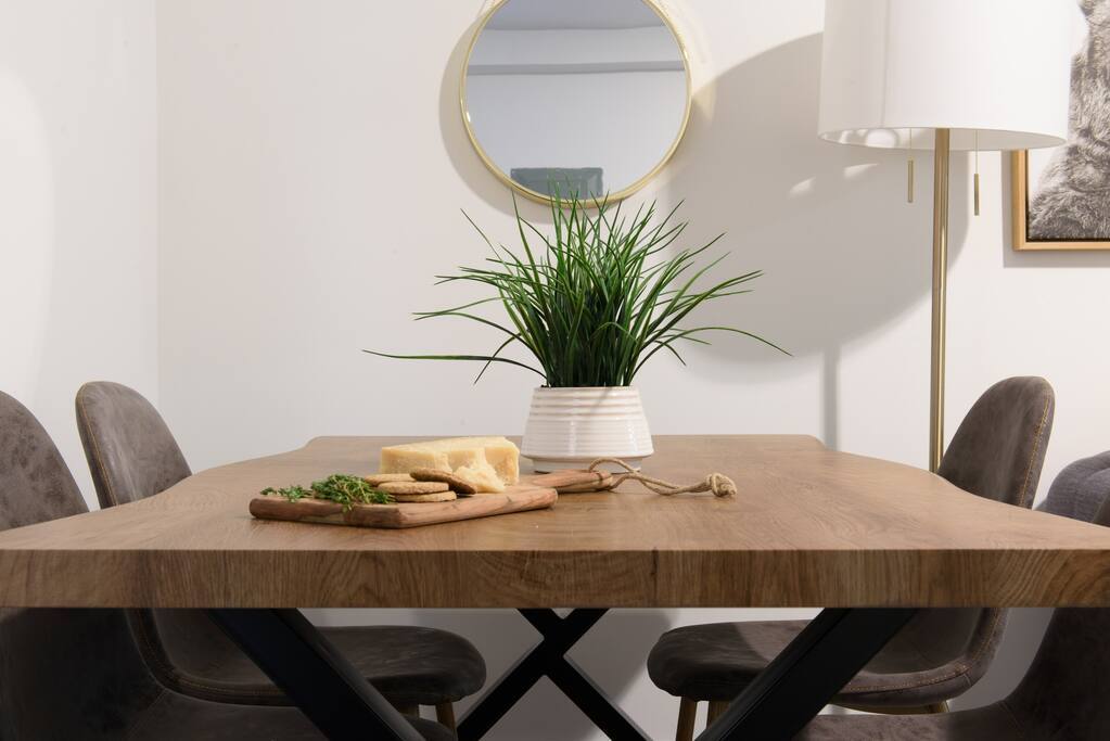 39 1 Renovated 3BR Prime Midtown West — 4-Star Luxury Hotel in New York City, United States