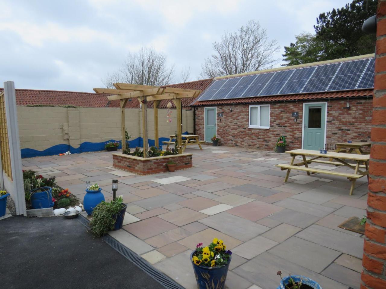 The Feed Room At Eastmoor Farm Fully Renovated Fully Equipped 2 Bed Luxury Mews Cottage 1 Mile from the Beach — 4-Star Luxury Hotel in Bridlington, United Kingdom