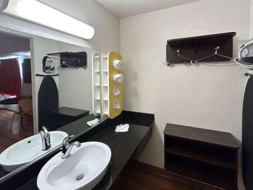 Studio 6 Suites Riverside CA South - photo 10