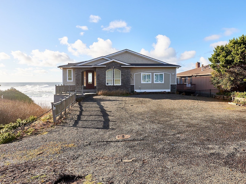 Admiral's Beach Retreat - featured photo