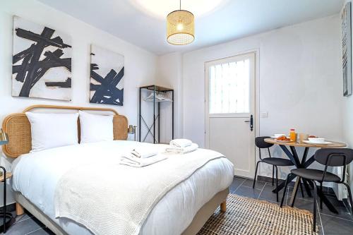 Studio Equipe a 5 Minutes de Paris Montreuil Ii in Montreuil, France