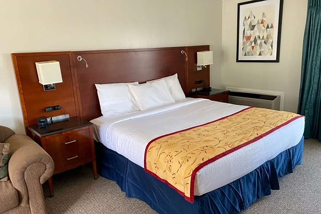 Days Inn & Suites by Wyndham St. Ignace Lakefront - photo 24