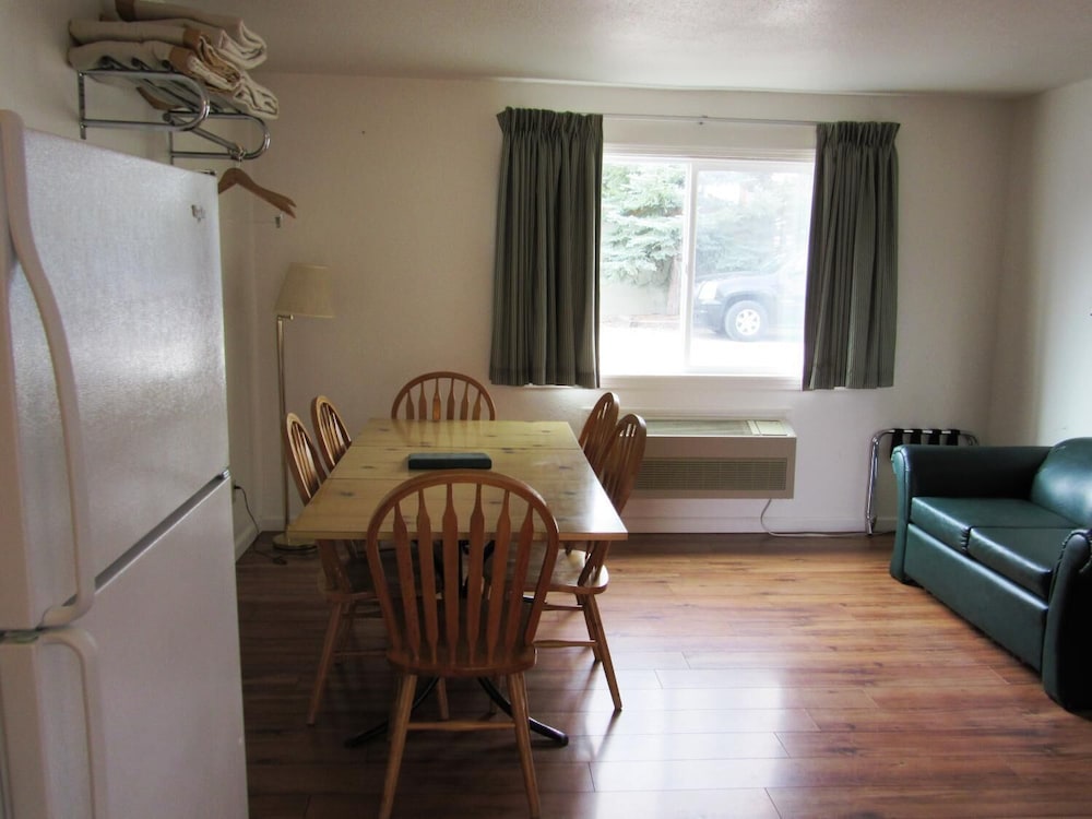 Yellowstone Country Inn - photo 28
